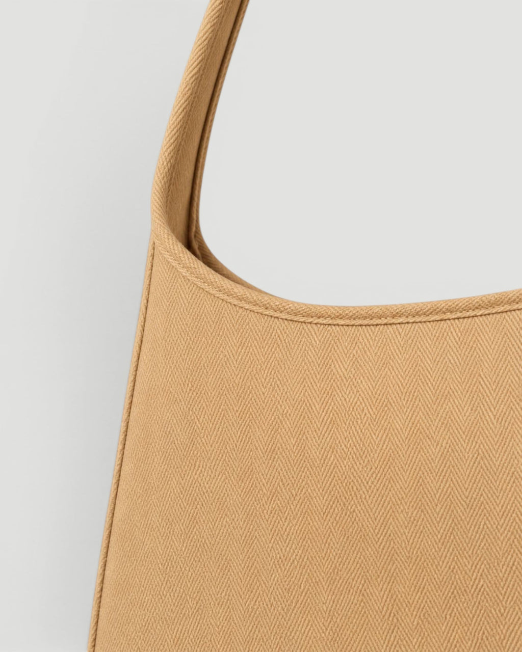 Maye Canvas-Schultertasche in Shell, Detailansicht