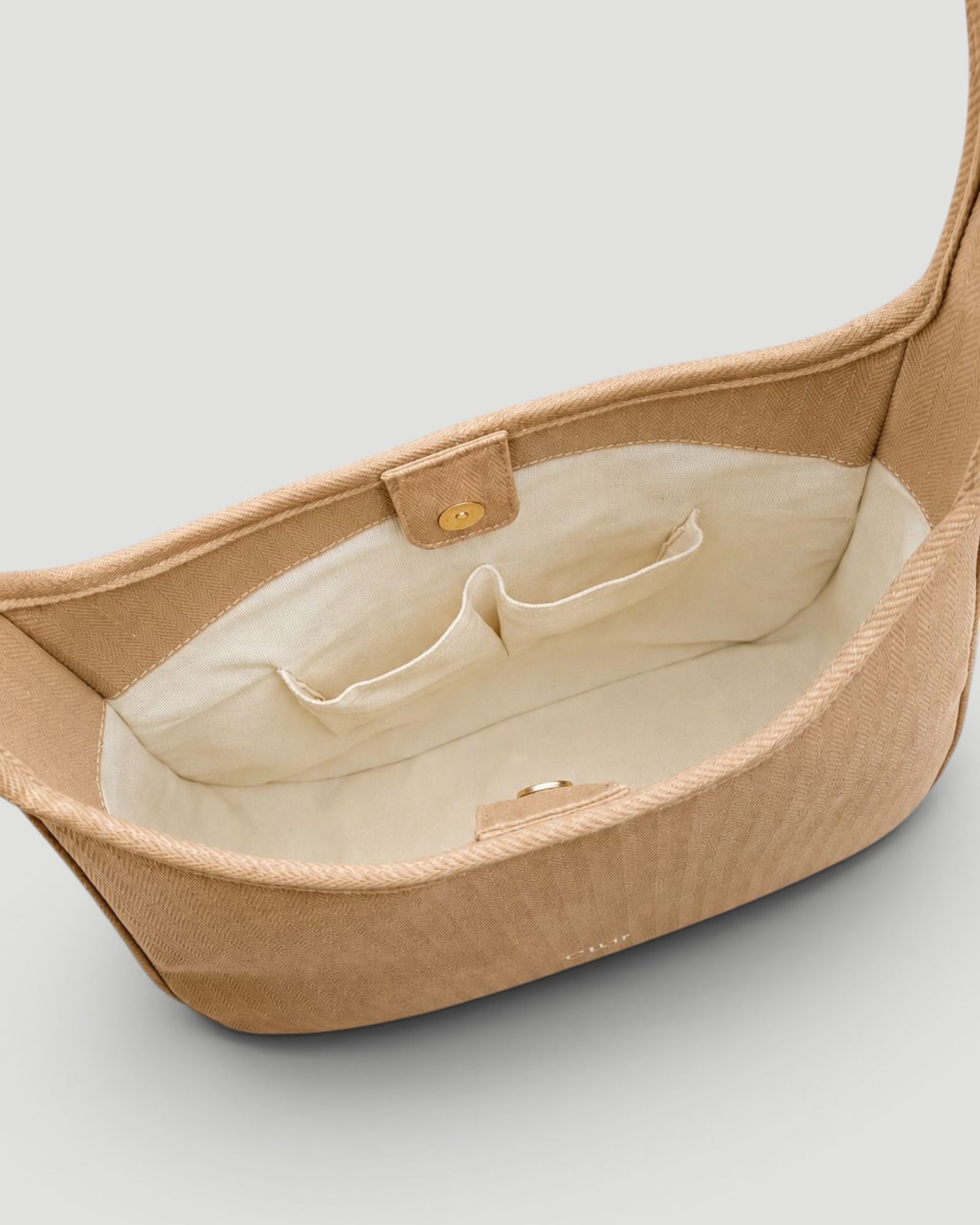 Maye Canvas-Schultertasche in Shell, Innenansicht mit Fächern