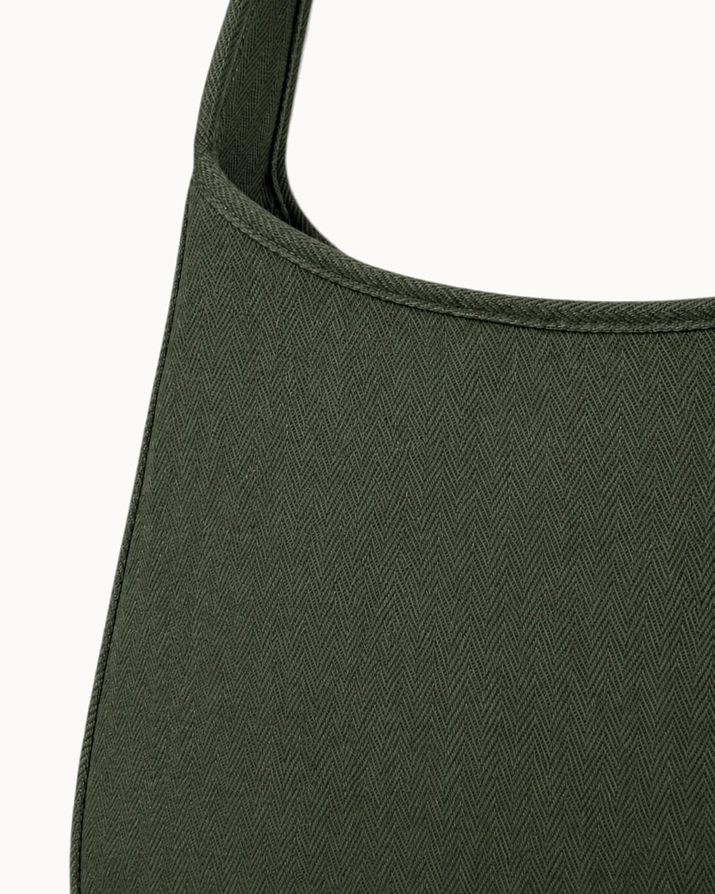 Maye Canvas-Schultertasche in Olive, Detailansicht