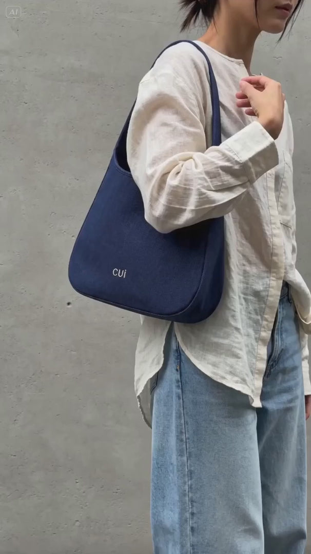 Maye Canvas-Schultertasche in Blue Mist, Video