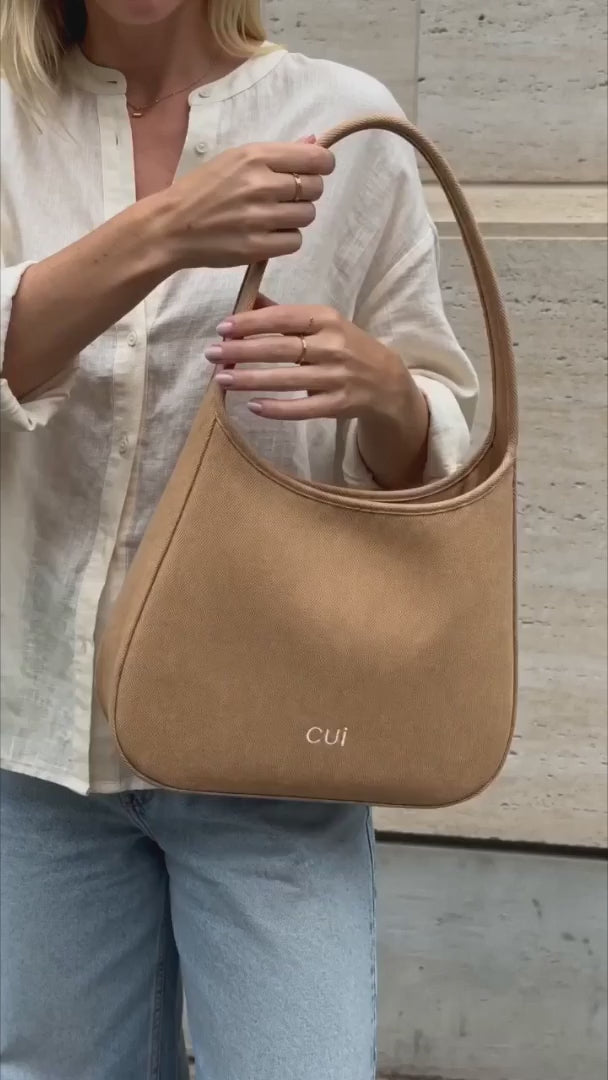 Maye Canvas-Schultertasche in Shell, Video